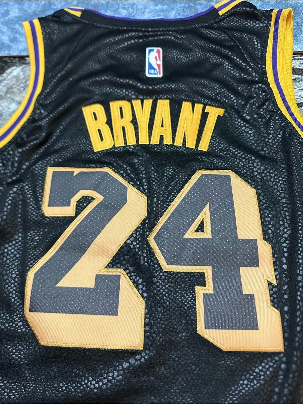 Nike Black & Gold Lakers #24 Basketball Jersey L